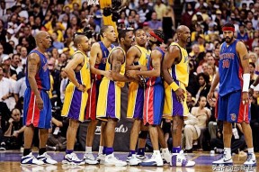 米乐娱乐平台 NBA季后赛赛程吃紧；里尔赛后内部沟通；引发热议；年轻球员得到机会